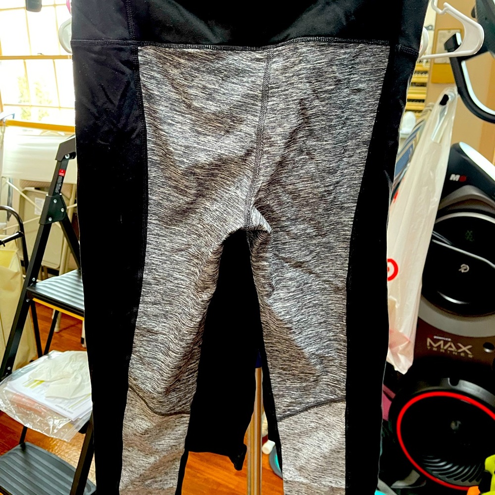 Victoria Secret sport spandex capri. Black and charcoal grey marl. Size small.